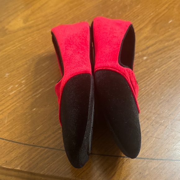 Betsey Johnson Velvet Lips Slippers Sz 7 8 Medium Red & Black Quilted Insole EUC - Picture 3 of 9